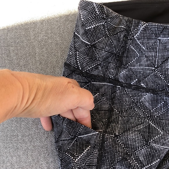 Perfect condition!- LULULEMON Pace Rival Crop Pocketed Leggings - Picture 3 of 8